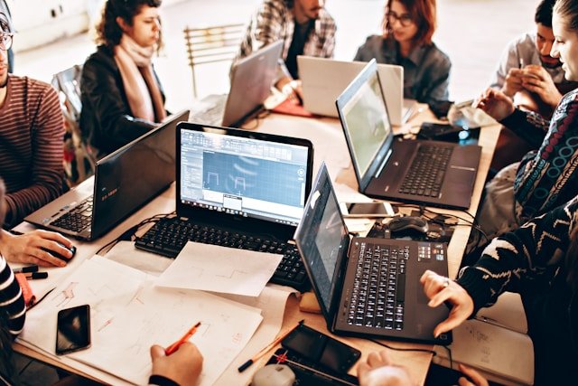 Coworking Space vs Traditional Office: Which One Is Better for Startups in 2025?